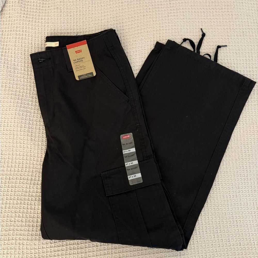 NWT Levi’s Black Cargo Pants